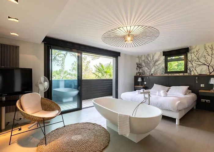 Milady Keyweek With Pool Ocean Views In Вилла