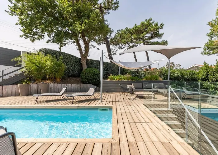 Milady Keyweek With Pool Ocean Views In 别墅 *